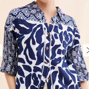 Anthropologie Navy and White Button Down Shirt size Large